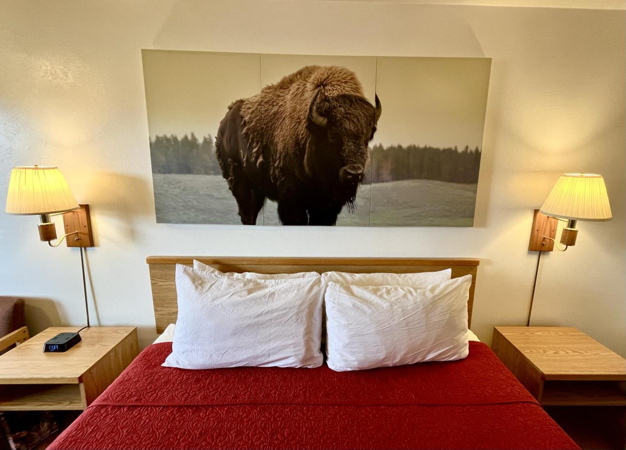 Red Bear Inn Ennis Exteriör bild